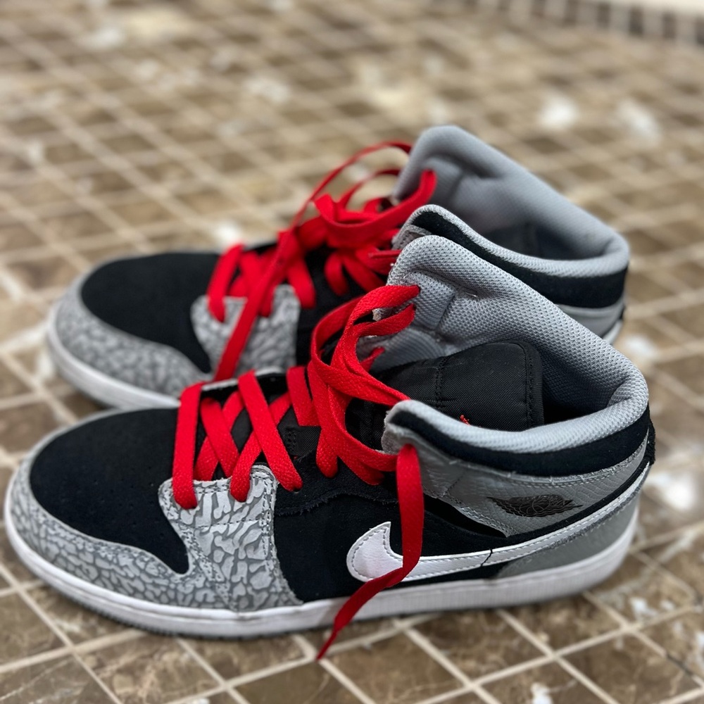 Nike Air Jordan 1 Mid SE 'Elephant Toe'